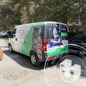 نصب استیکر روی خودرو اینرودز برای شرکت ساز و کار